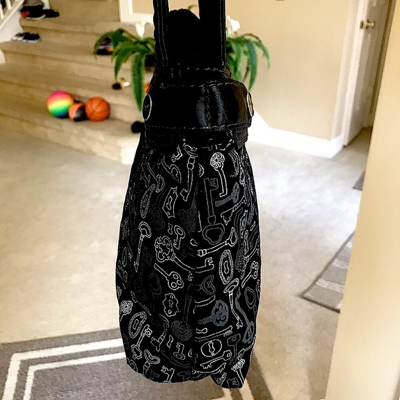 🆕🔥THIRTY ONE SUPER CUTE PURSE/BLACK&WHITE&SILVER W/LOGO IN PINK ON THE FRONT! - Picture 14 of 17